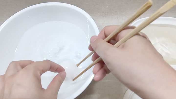 冷水に入れ熱を取る