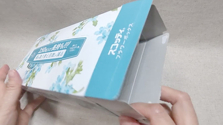 ティッシュを空に