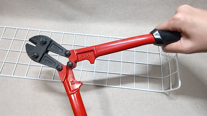 ハンドルで刃を開閉