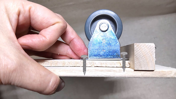 板材の厚みプラスでネジが出ない