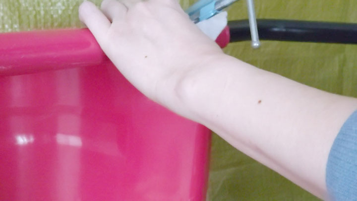 クランプで締める