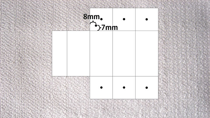 ハトメ穴位置