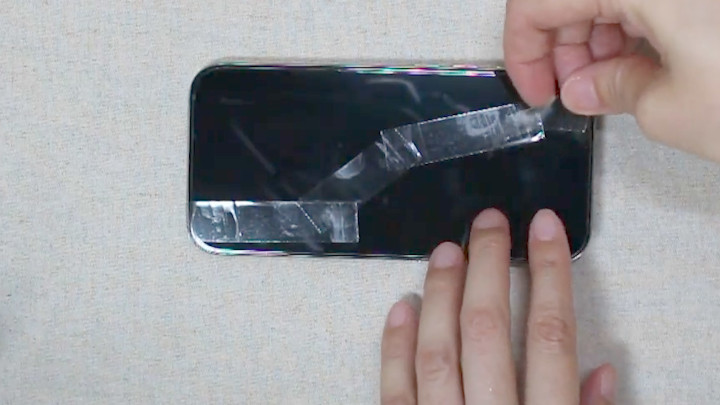 テープ貼り